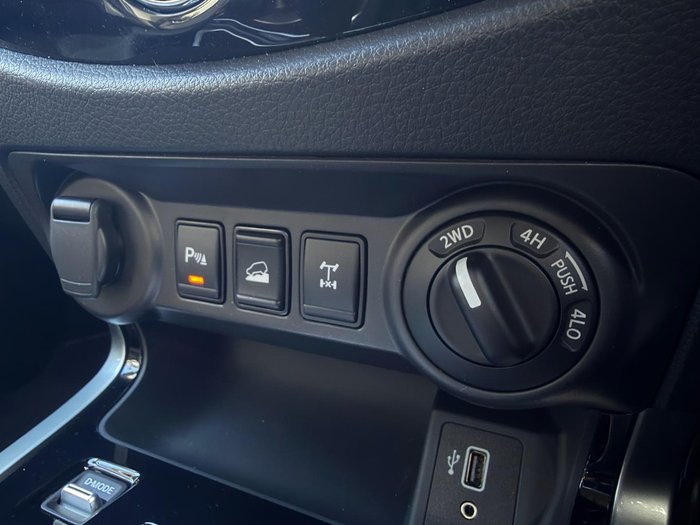 2025 Nissan Navara ST-X