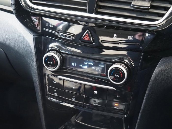 2025 Mahindra XUV3XO AX5L