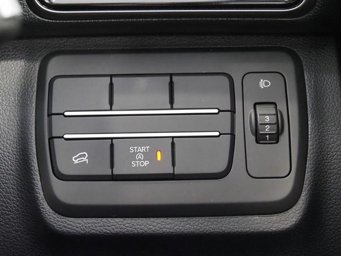 2025 Mahindra XUV3XO AX5L
