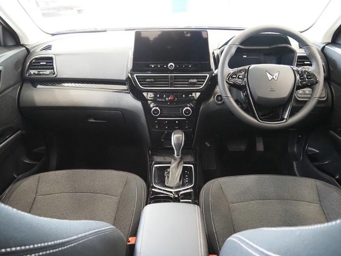 2025 Mahindra XUV3XO AX5L