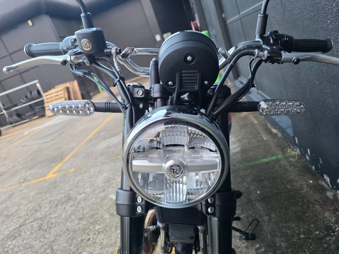 2025 Royal Enfield 2025 Royal Enfield 650CC Classic 650 Base WHITE