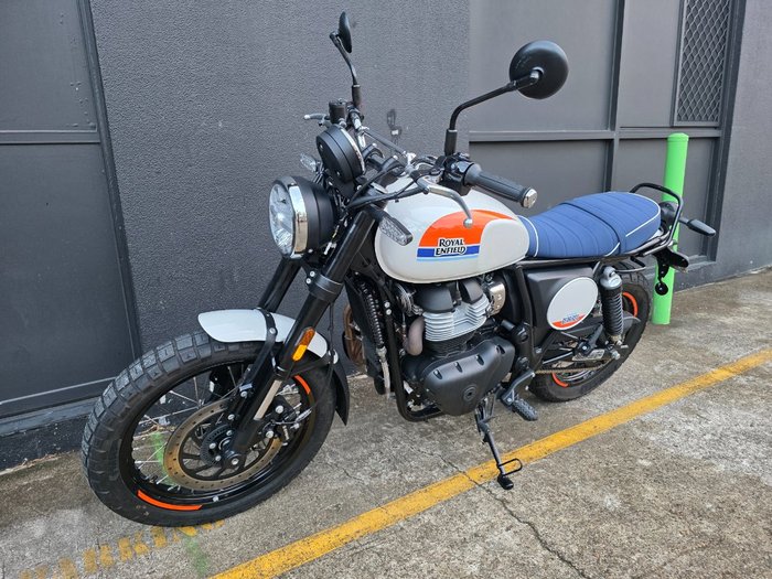 2025 Royal Enfield 2025 Royal Enfield 650CC Classic 650 Base WHITE