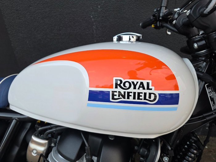 2025 Royal Enfield 2025 Royal Enfield 650CC Classic 650 Base WHITE