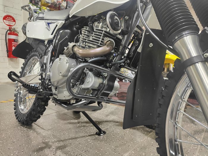 2025 SUZUKI TROJAN (DR200SE) FARM WHITE