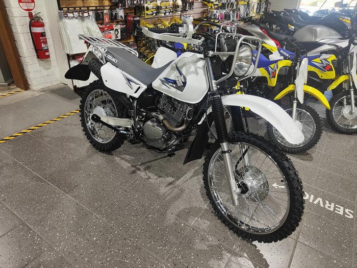 2025 SUZUKI TROJAN (DR200SE) FARM WHITE