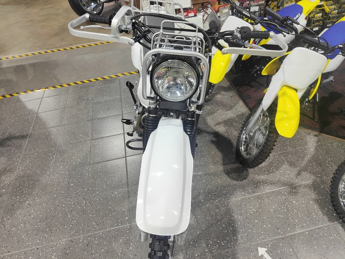 2025 SUZUKI TROJAN (DR200SE) FARM WHITE