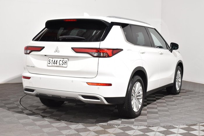2022 Mitsubishi Outlander LS
