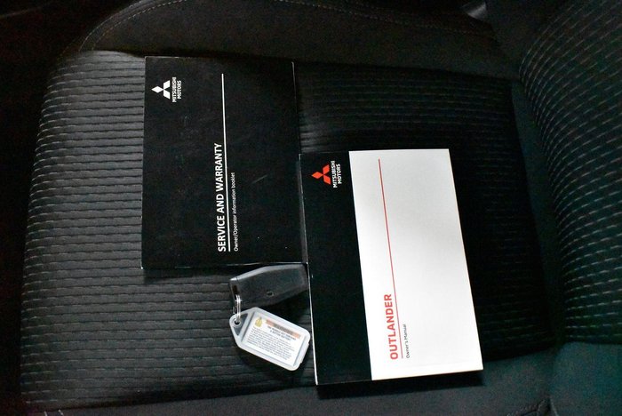 2022 Mitsubishi Outlander LS