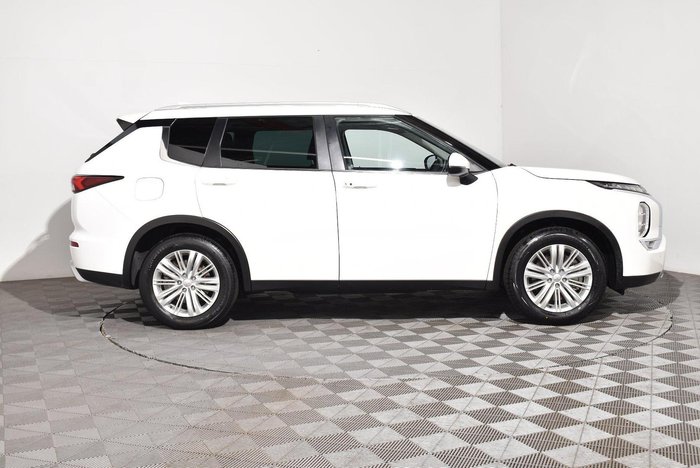 2022 Mitsubishi Outlander LS