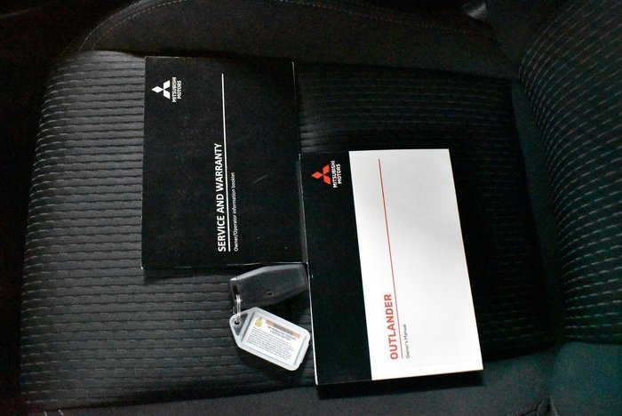 2022 Mitsubishi Outlander LS