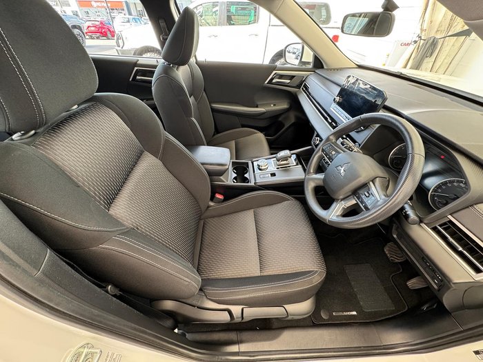 2022 Mitsubishi Outlander ES