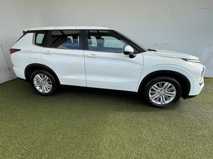 2022 Mitsubishi Outlander ES