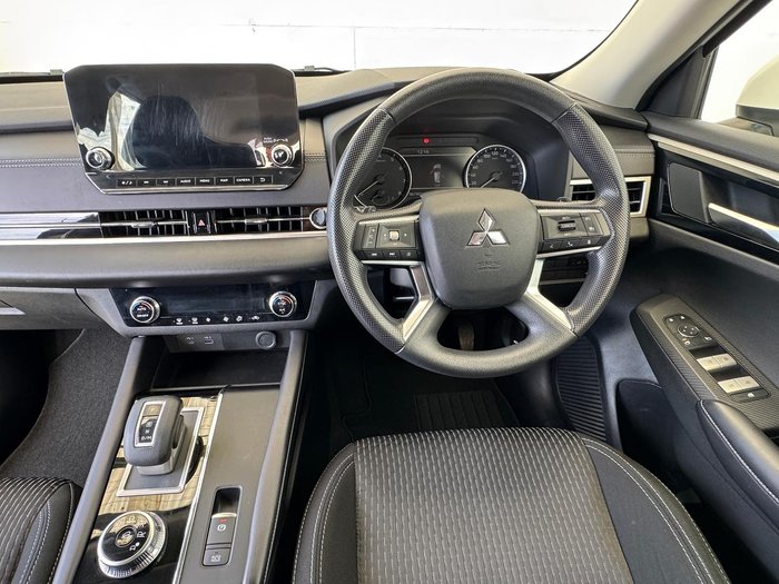 2022 Mitsubishi Outlander ES