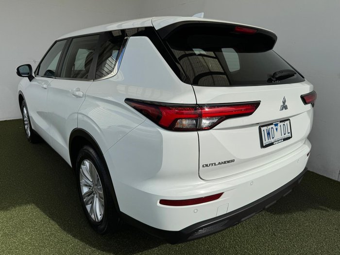 2022 Mitsubishi Outlander ES