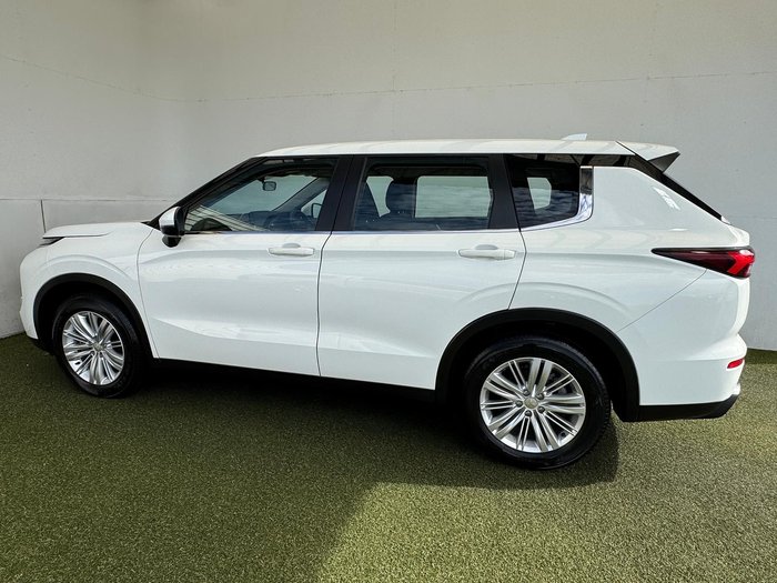 2022 Mitsubishi Outlander ES