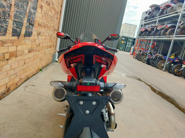 2026 DUCATI PANIGALE V2 S ROAD RED