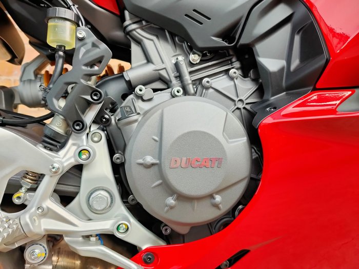 2026 DUCATI PANIGALE V2 S ROAD RED