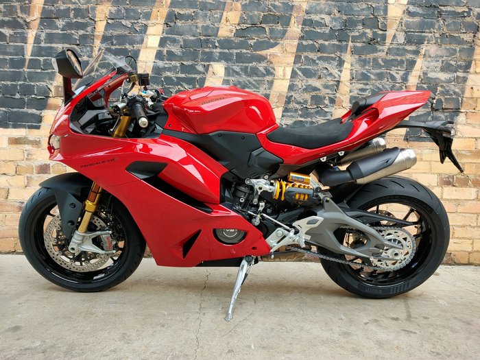 2026 DUCATI PANIGALE V2 S ROAD RED