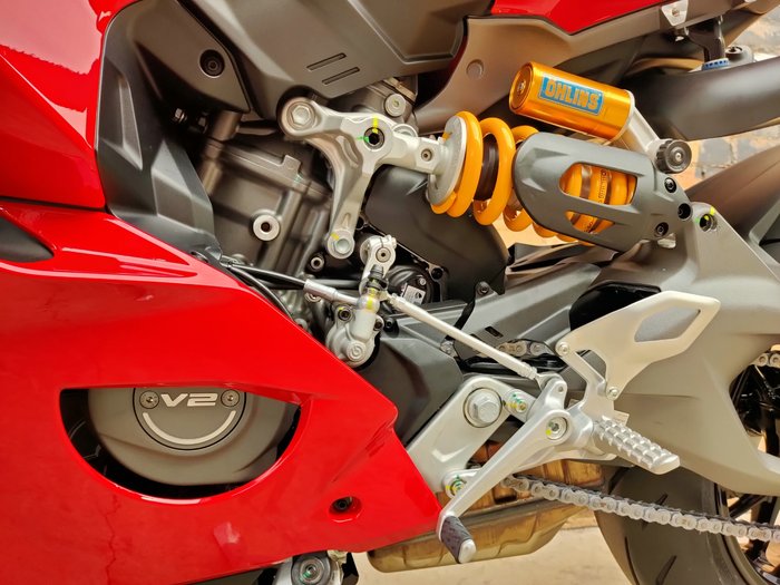 2026 DUCATI PANIGALE V2 S ROAD RED