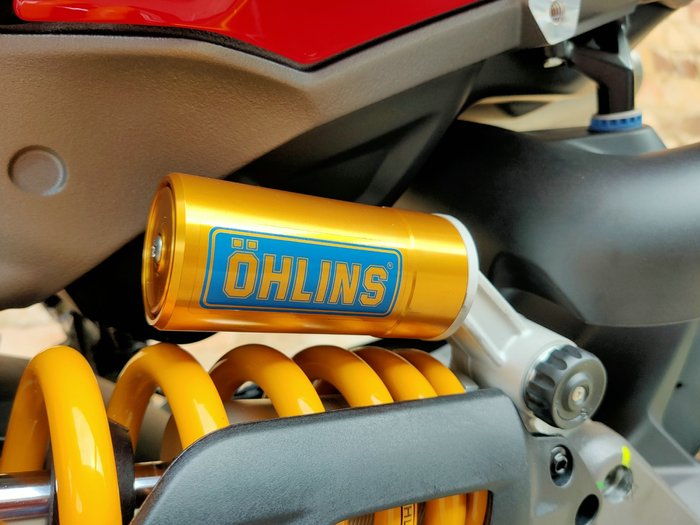 2026 DUCATI PANIGALE V2 S ROAD RED