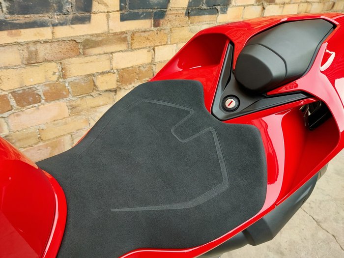 2026 DUCATI PANIGALE V2 S ROAD RED