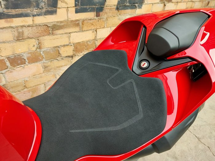 2026 DUCATI PANIGALE V2 S ROAD RED