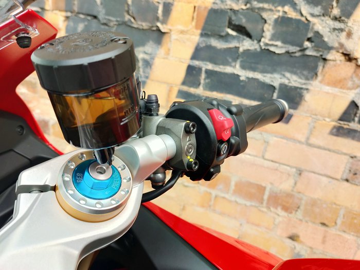2026 DUCATI PANIGALE V2 S ROAD RED