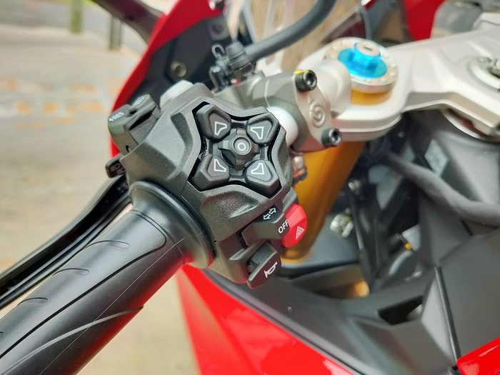 2026 DUCATI PANIGALE V2 S ROAD RED