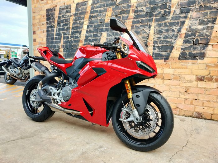 2026 DUCATI PANIGALE V2 S ROAD RED