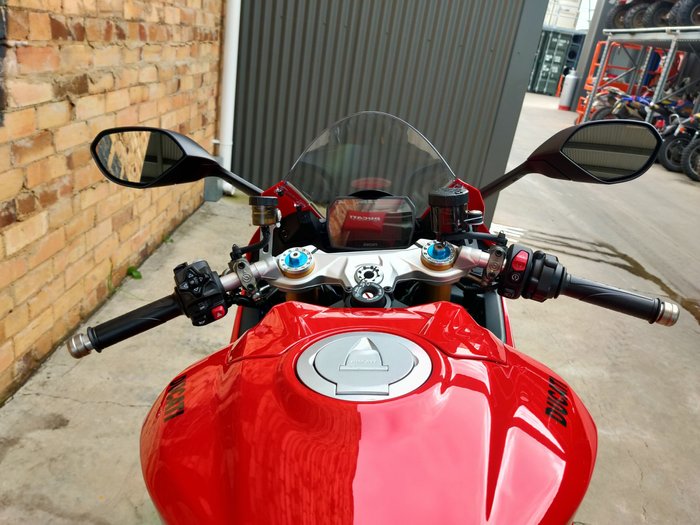 2026 DUCATI PANIGALE V2 S ROAD RED