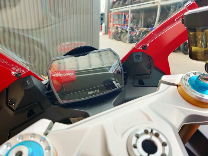 2026 DUCATI PANIGALE V2 S ROAD RED