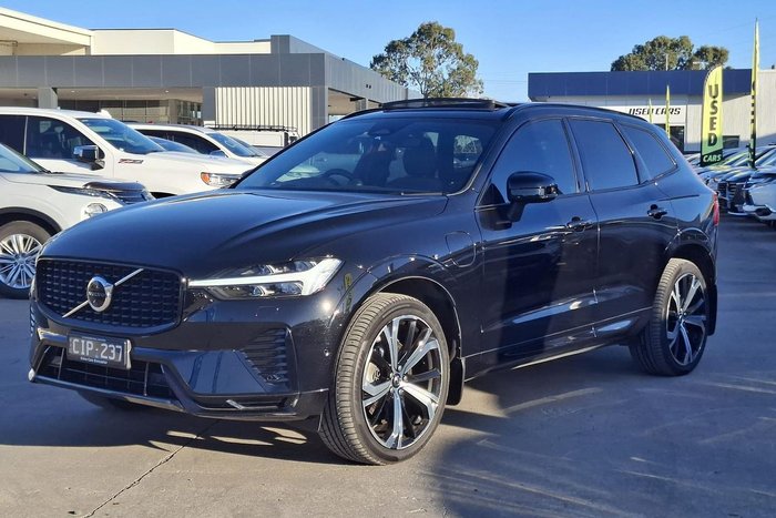 2022 Volvo XC60 Recharge Ultimate T8 Plug-In Hybrid