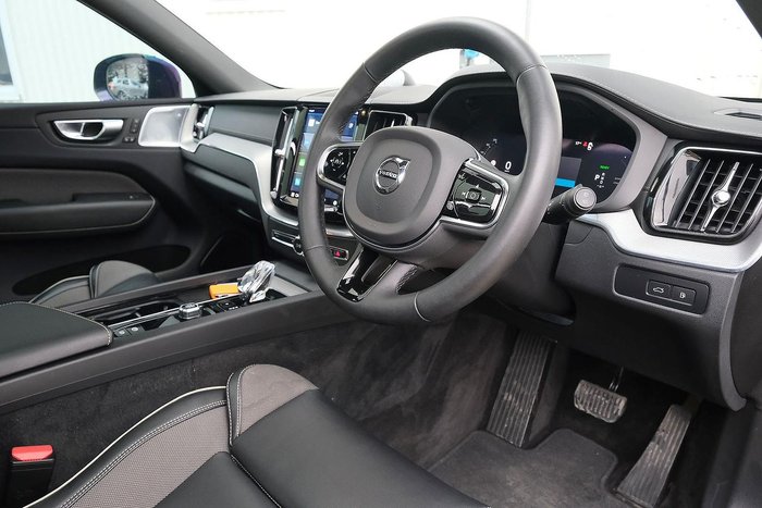 2022 Volvo XC60 Recharge Ultimate T8 Plug-In Hybrid