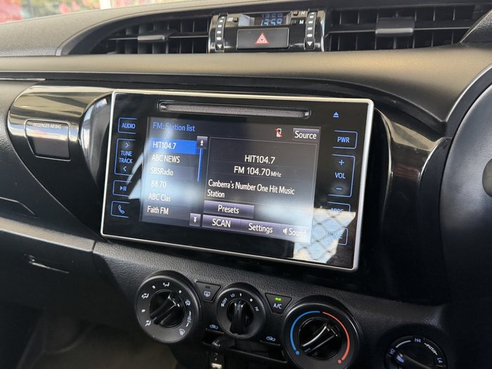 2019 Toyota Hilux SR