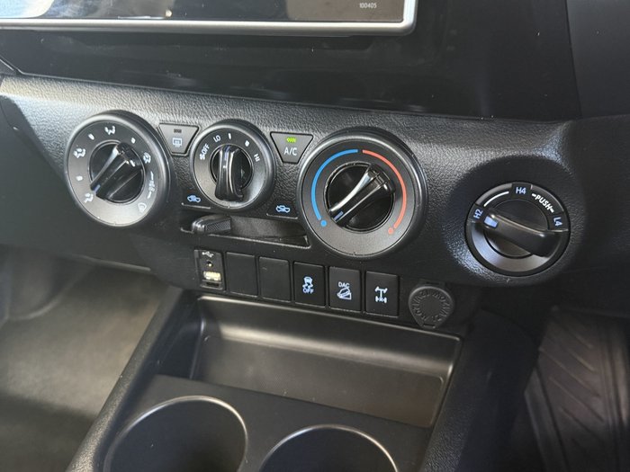 2019 Toyota Hilux SR