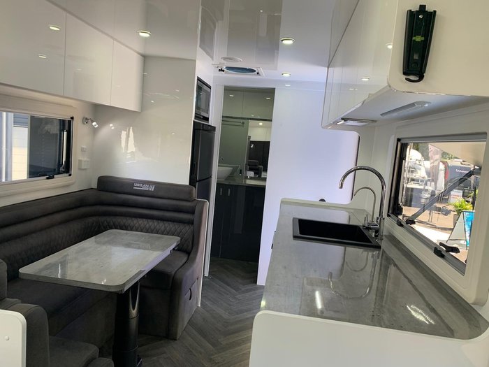 2026 Urban Caravans X-Terrrain 20 Club Louunge