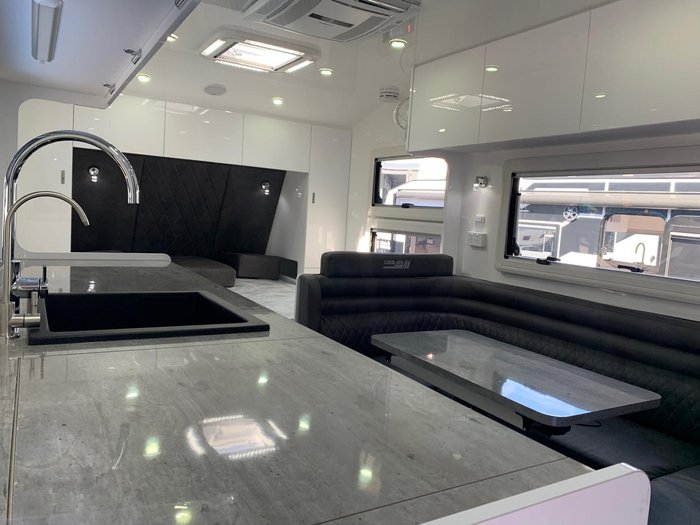 2026 Urban Caravans X-Terrrain 20 Club Louunge