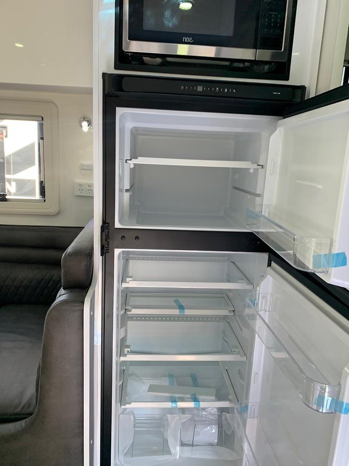 2026 Urban Caravans X-Terrrain 20 Club Louunge