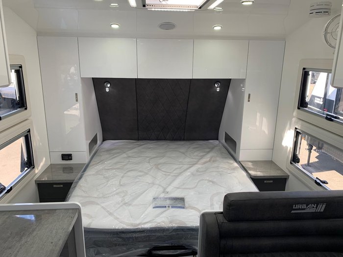 2026 Urban Caravans X-Terrrain 20 Club Louunge