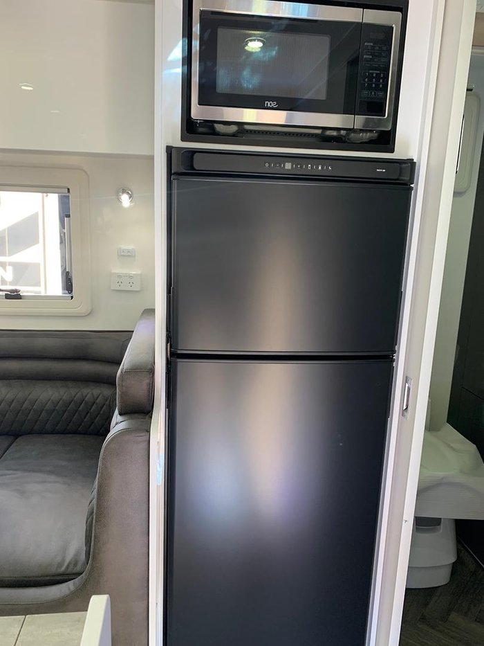 2026 Urban Caravans X-Terrrain 20 Club Louunge