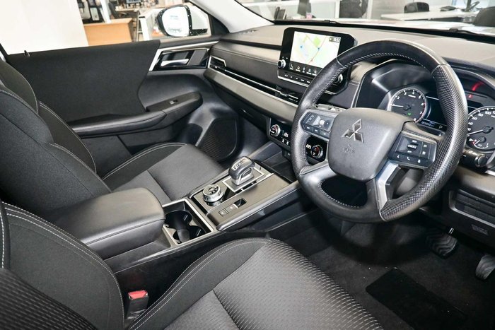 2024 Mitsubishi Outlander LS