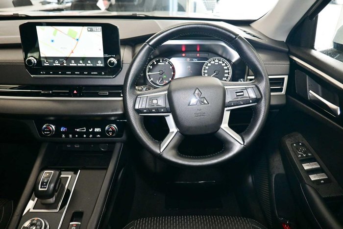 2024 Mitsubishi Outlander LS