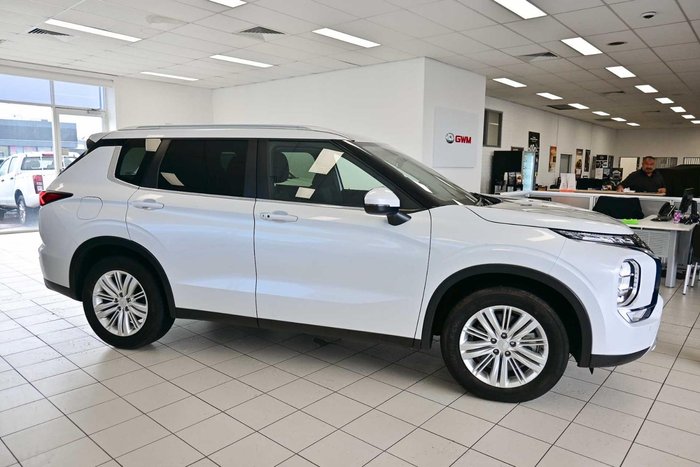 2024 Mitsubishi Outlander LS