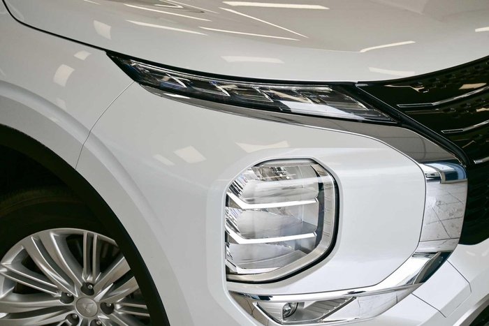 2024 Mitsubishi Outlander LS