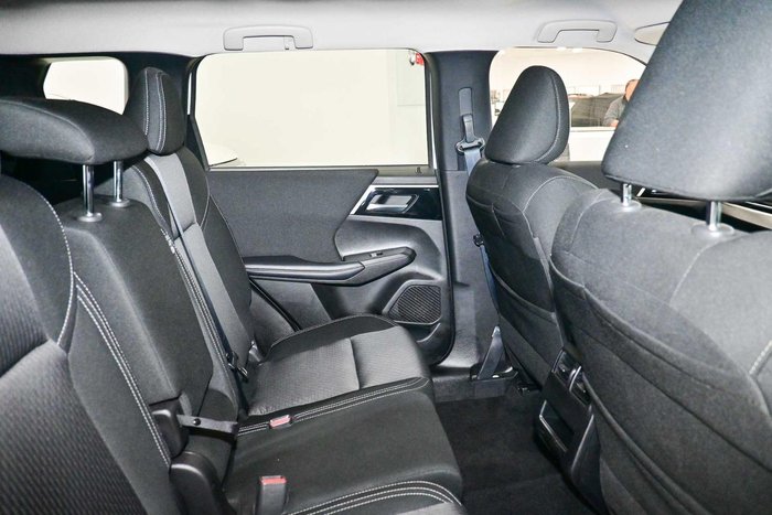 2024 Mitsubishi Outlander LS
