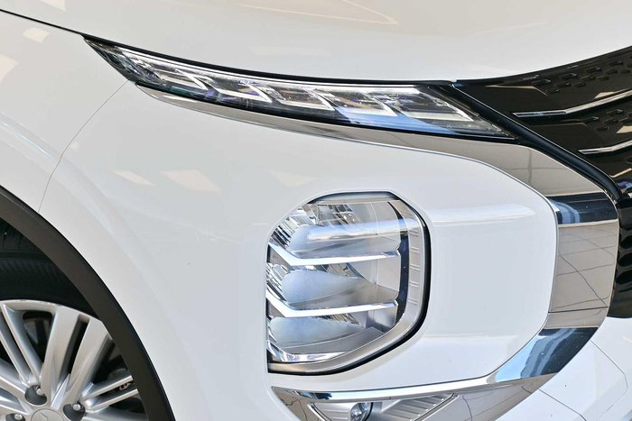 2024 Mitsubishi Outlander LS