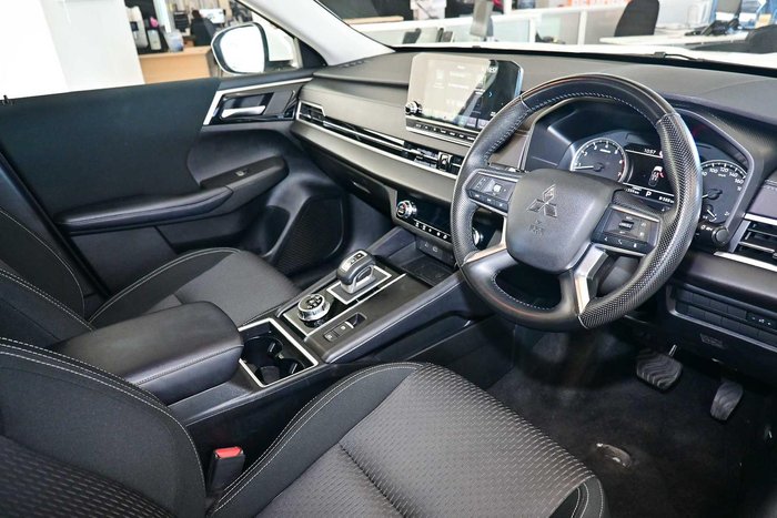 2024 Mitsubishi Outlander LS