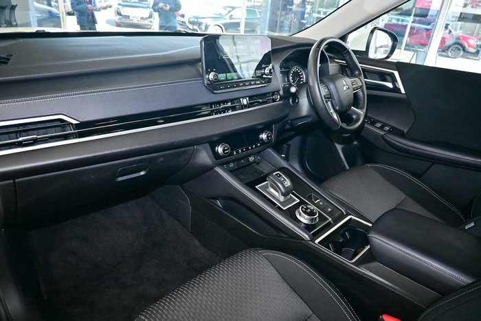2024 Mitsubishi Outlander LS