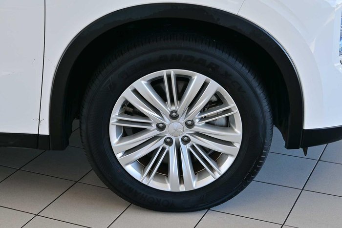 2024 Mitsubishi Outlander LS