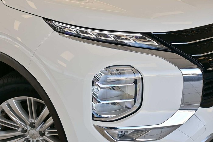 2024 Mitsubishi Outlander LS